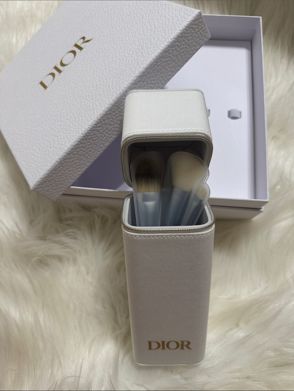 Dior White and Black Travel Brush Set with Gold Logo - Picture 3 of 5